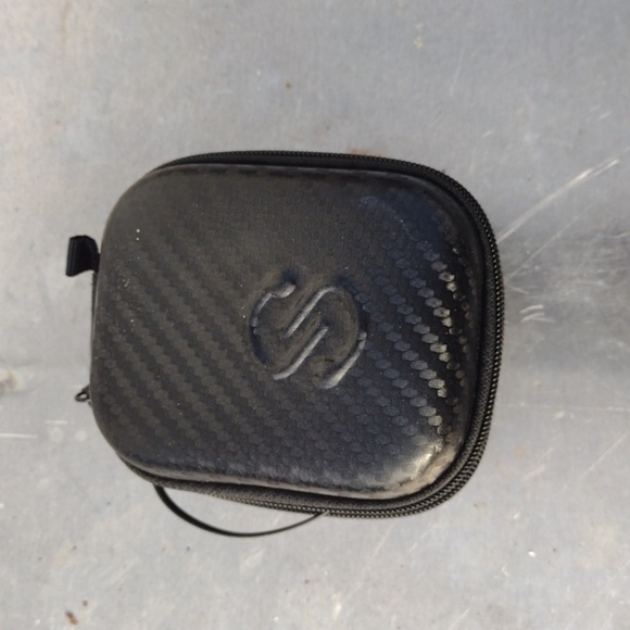 Soundbeats Wireless Bluetooth Earbuds with Charging Case - Picture 2 of 2